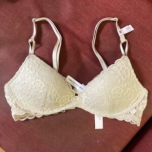NWT, papped no wire push bra. 32A
